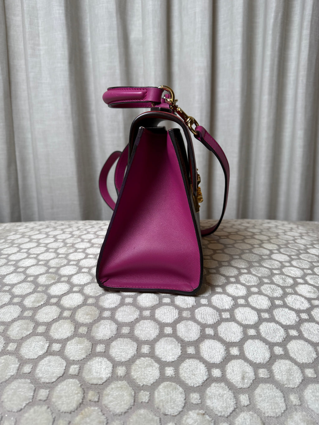 Gucci Gg Supreme Canvas And Leather Padlock Top Handle Bag In Beige Red And Pink Image