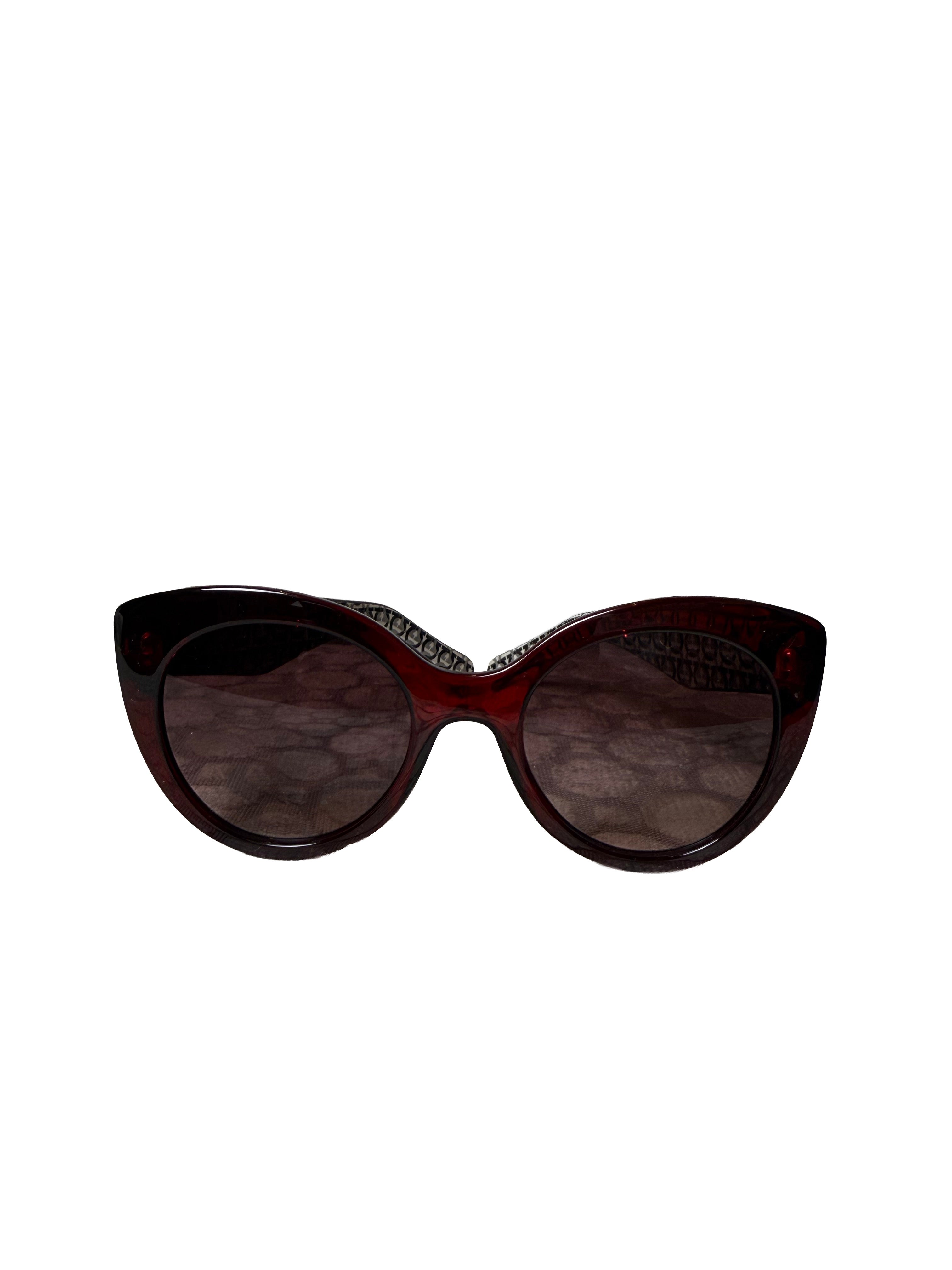 Salvatore Ferragamo Sf964S 210 Sunglasses Featuring A Cat Eye Frame In Crystal Brown And Brown Gradient Lenses